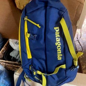 Brand new Patagonia Atom 8L adjustable sling bag